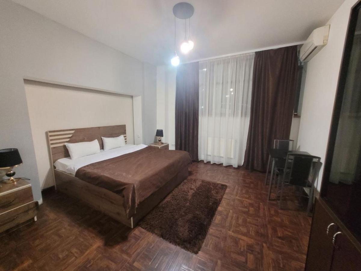 Hotel In Center Of エレバン エクステリア 写真